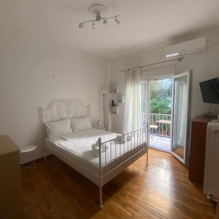 Modern, Ideally Located Studio Apartment Athens Luaran gambar