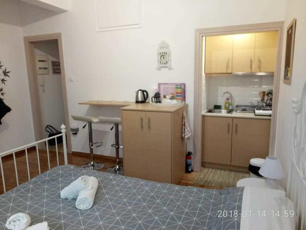 Modern, Ideally Located Studio Apartment Athens Luaran gambar
