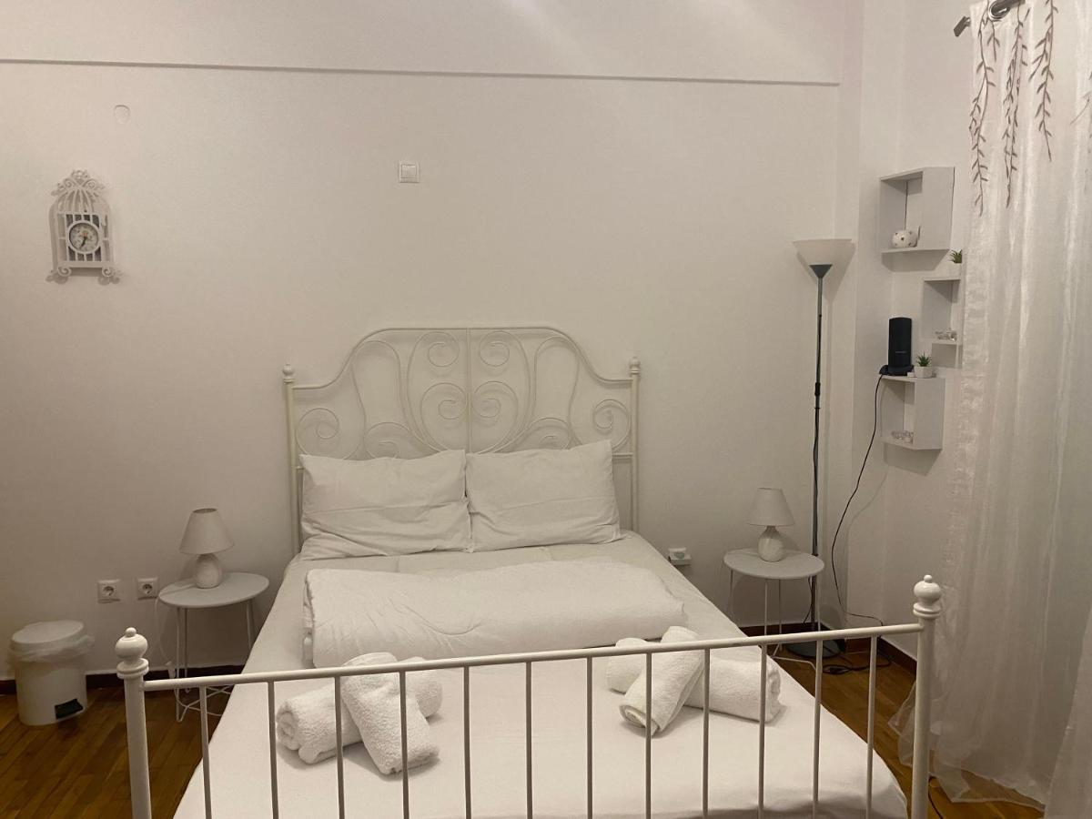 Modern, Ideally Located Studio Apartment Athens Luaran gambar