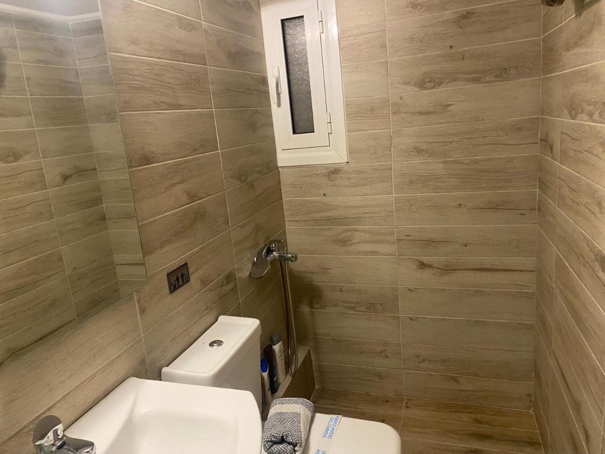 Modern, Ideally Located Studio Apartment Athens Luaran gambar