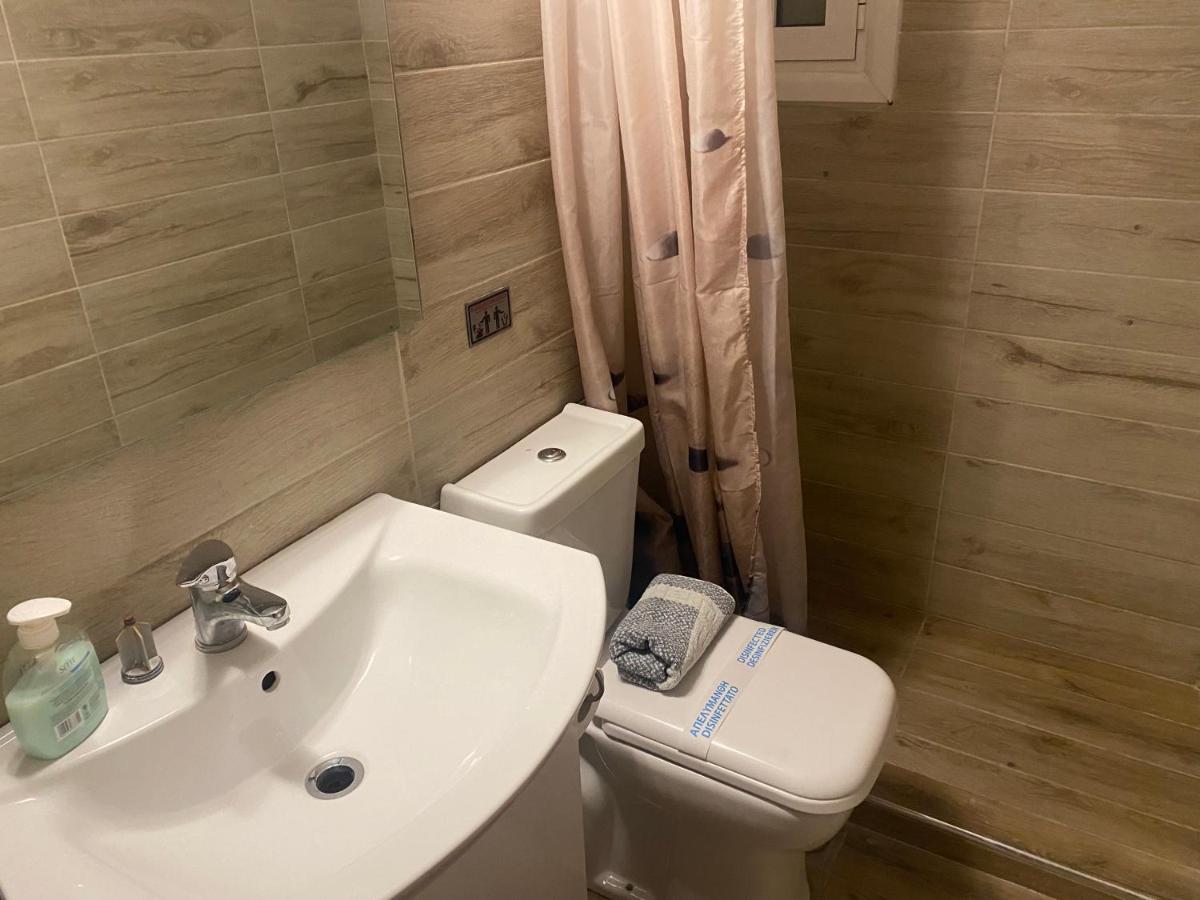 Modern, Ideally Located Studio Apartment Athens Luaran gambar