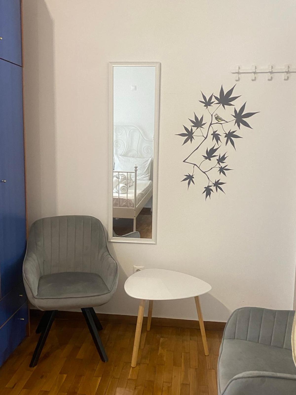 Modern, Ideally Located Studio Apartment Athens Luaran gambar