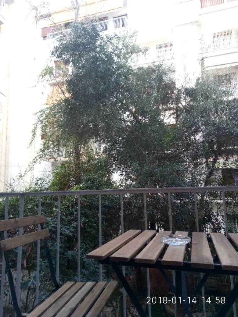 Modern, Ideally Located Studio Apartment Athens Luaran gambar