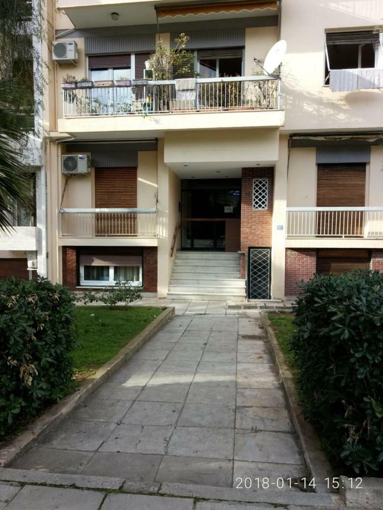 Modern, Ideally Located Studio Apartment Athens Luaran gambar
