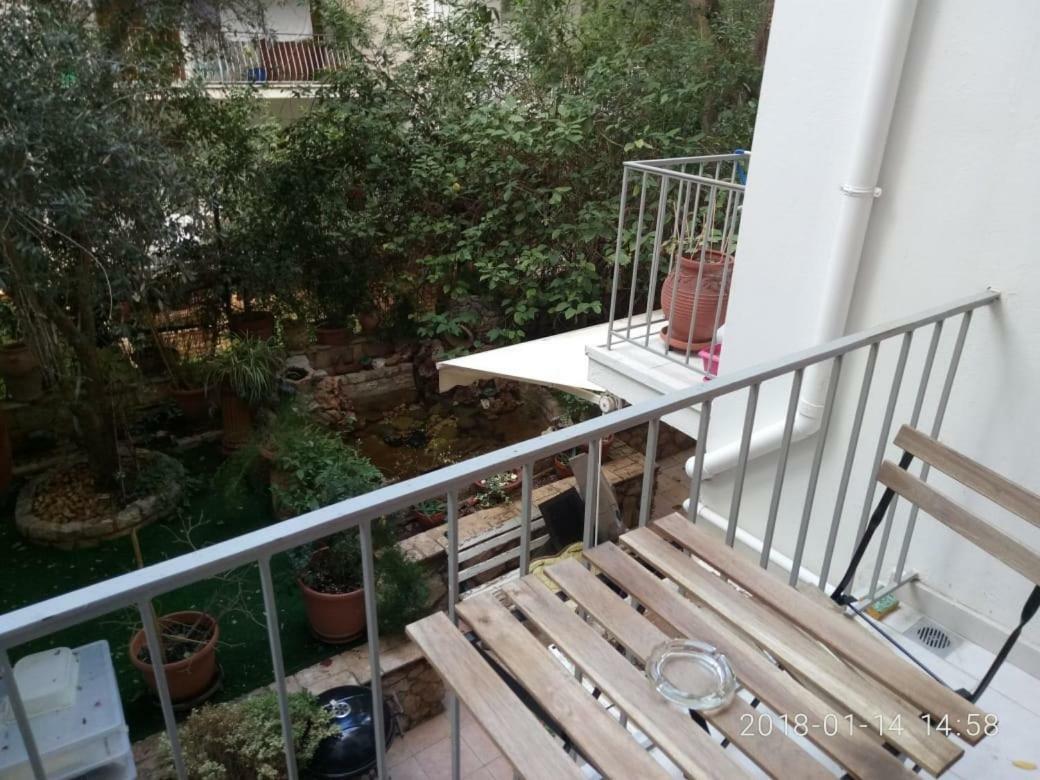 Modern, Ideally Located Studio Apartment Athens Luaran gambar